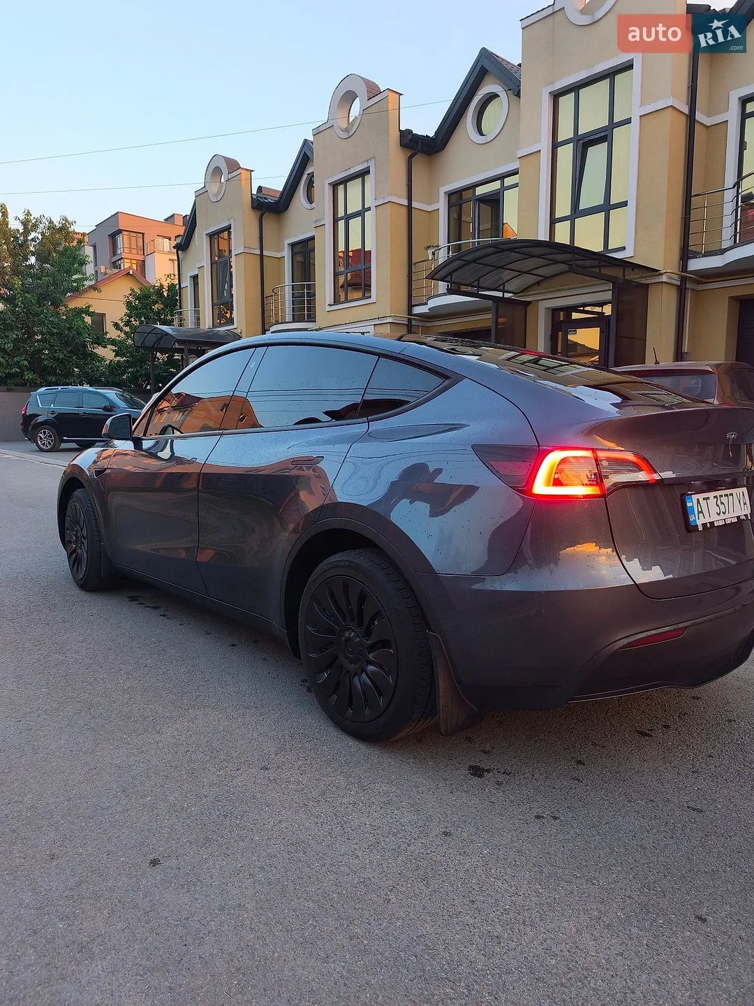 Tesla Model Y, 2023