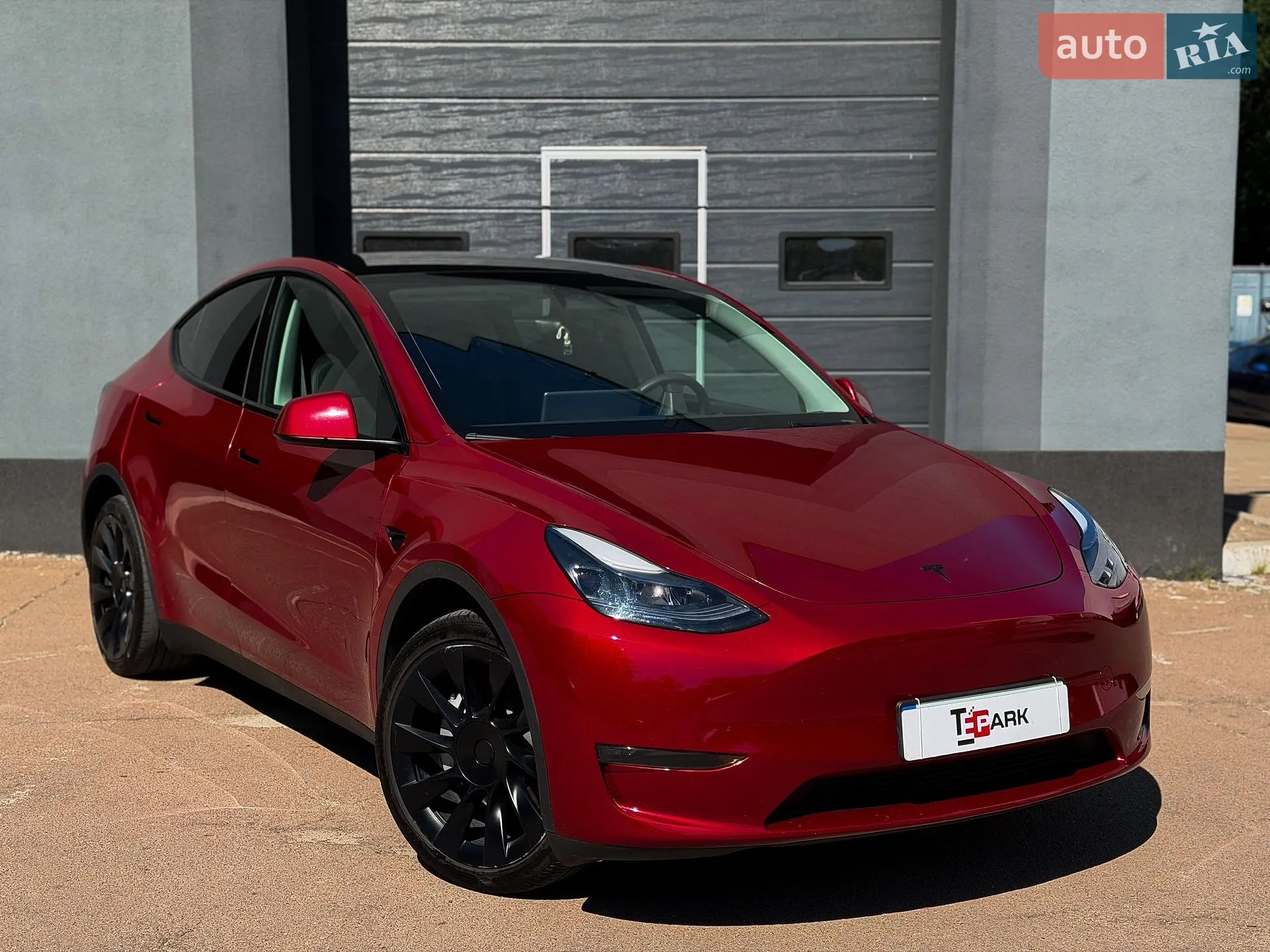 Tesla Model Y, 2024