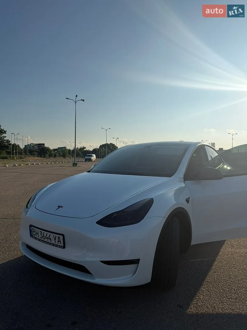 Tesla Model Y, 2023