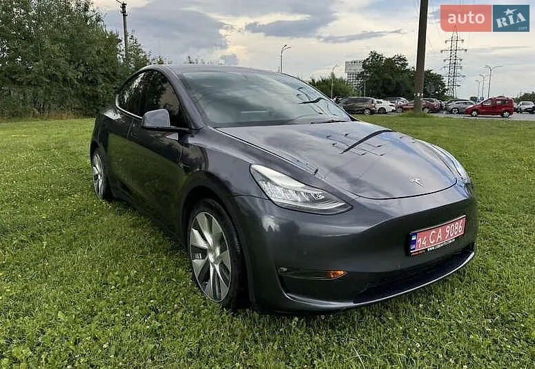 Tesla Model Y, 2021