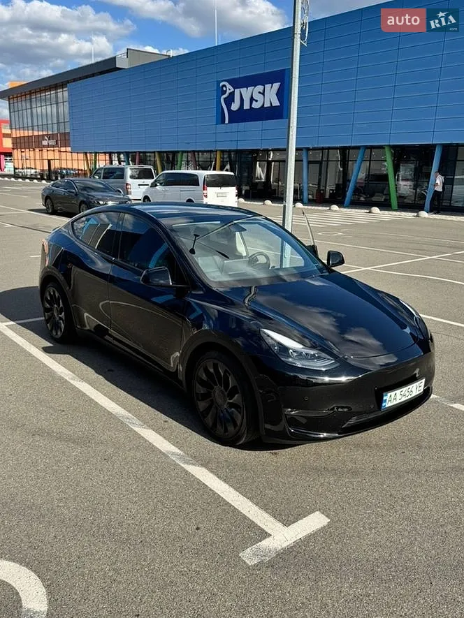 Tesla Model Y, 2022
