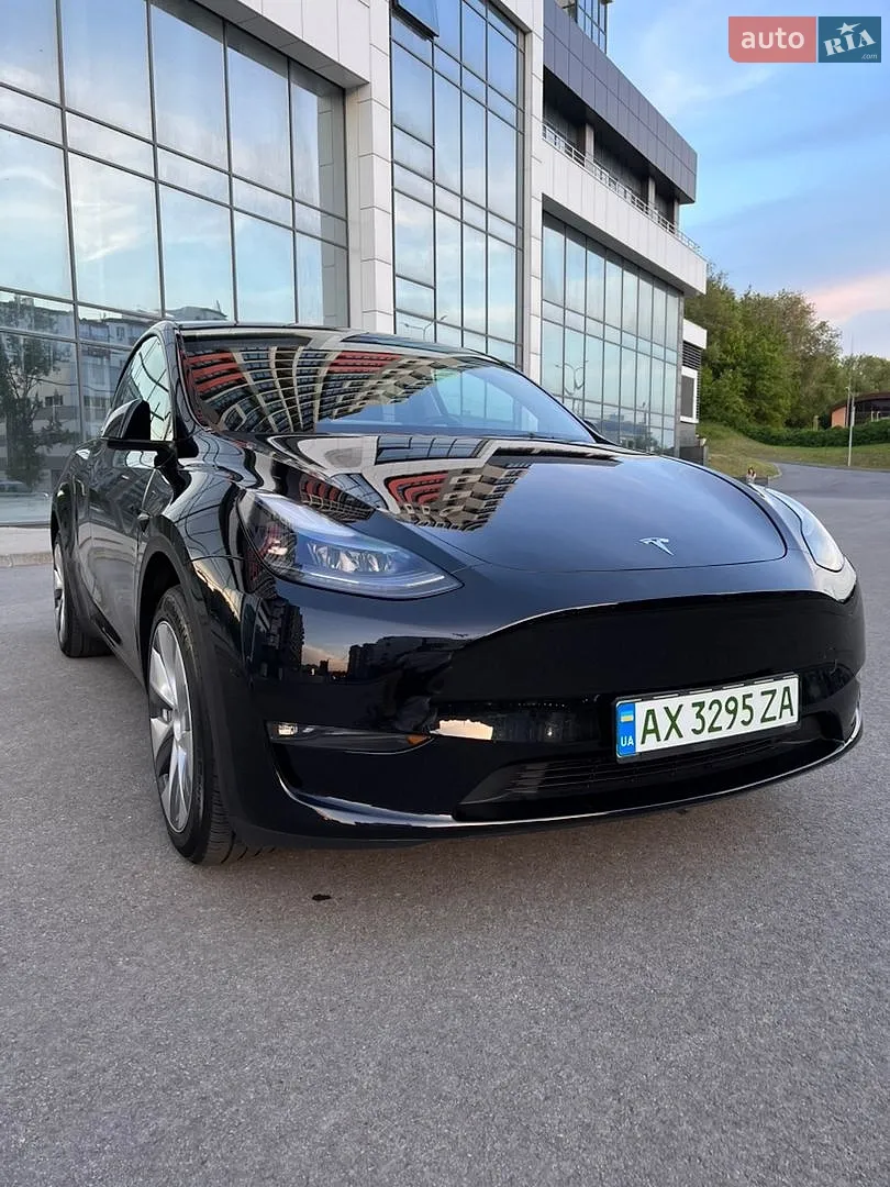 Tesla Model Y, 2023