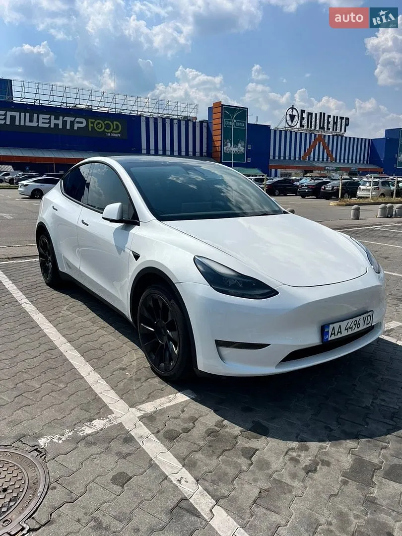 Tesla Model Y, 2023