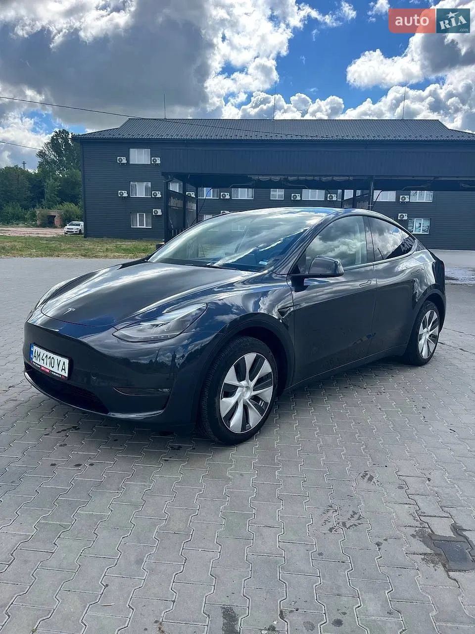 Tesla Model Y, 2024