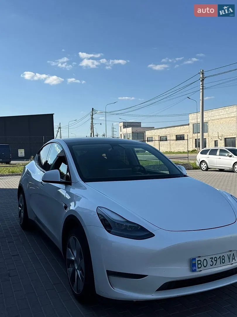 Tesla Model Y, 2023