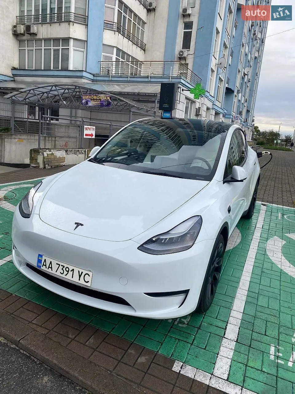 Tesla Model Y, 2023
