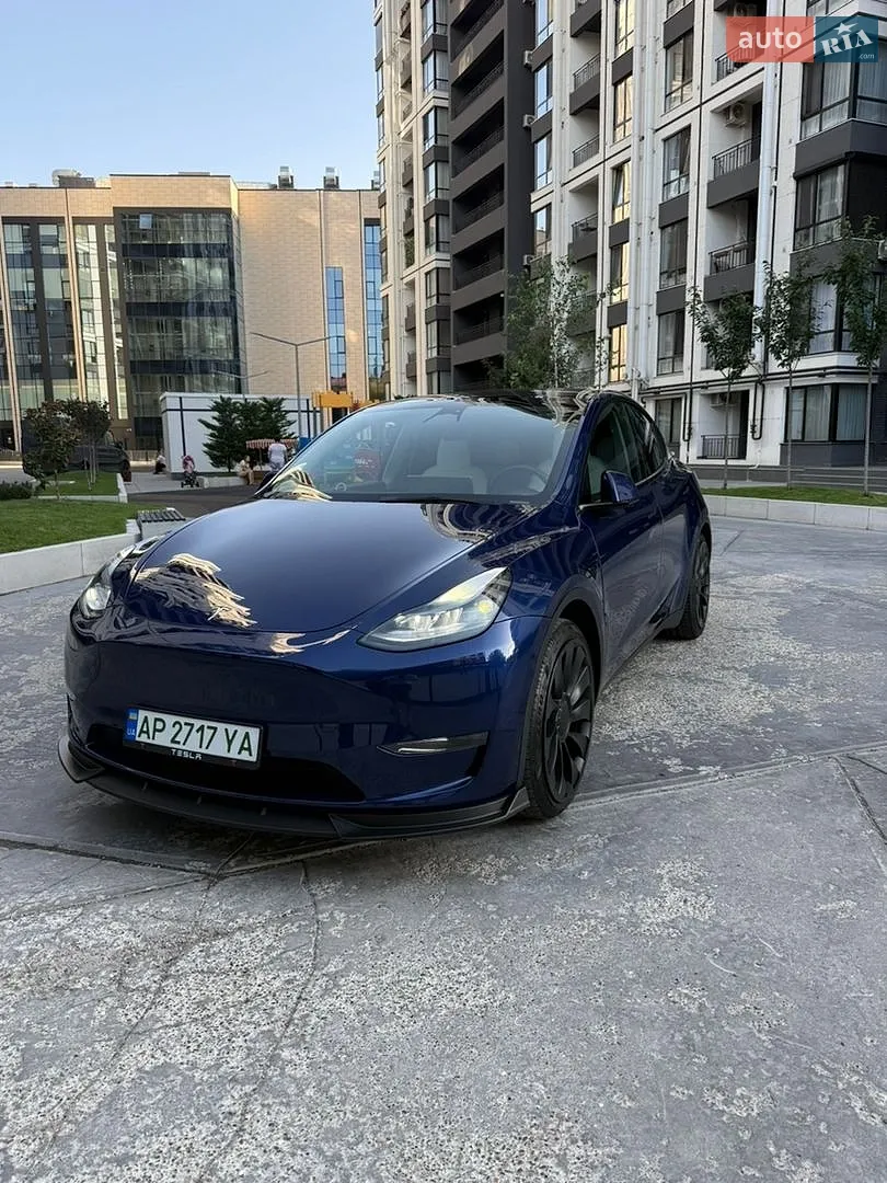 Tesla Model Y, 2023