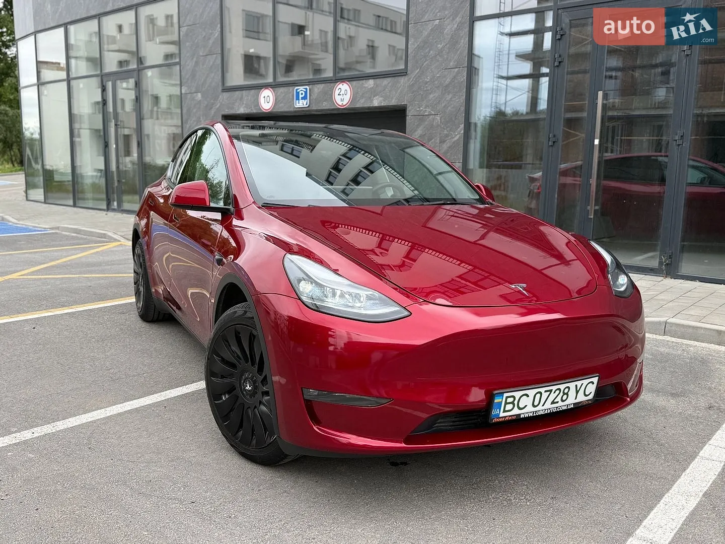 Tesla Model Y, 2024