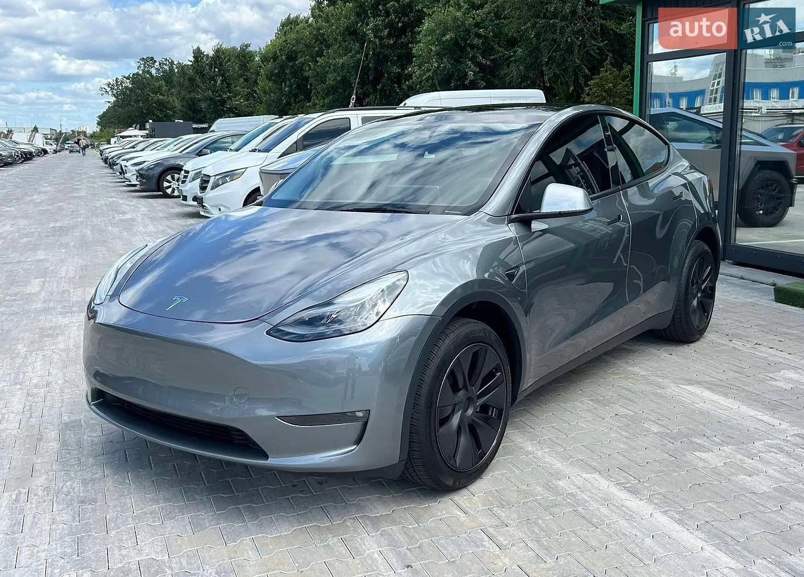 Tesla Model Y, 2024