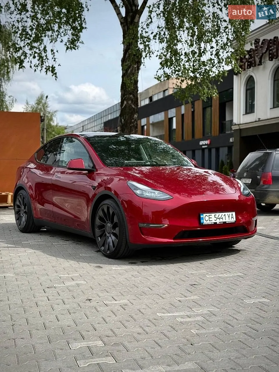 Tesla Model Y, 2024