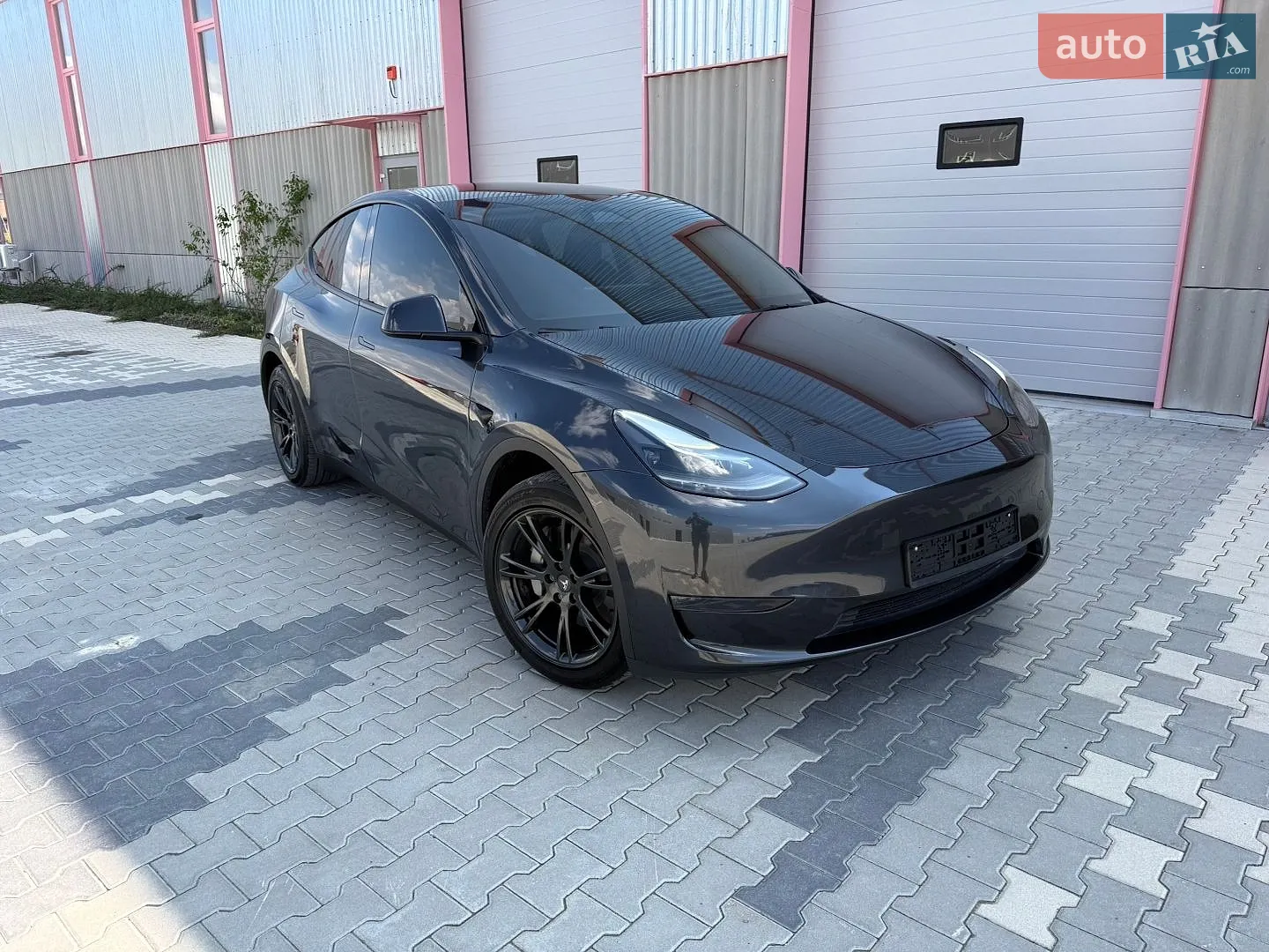 Tesla Model Y, 2024