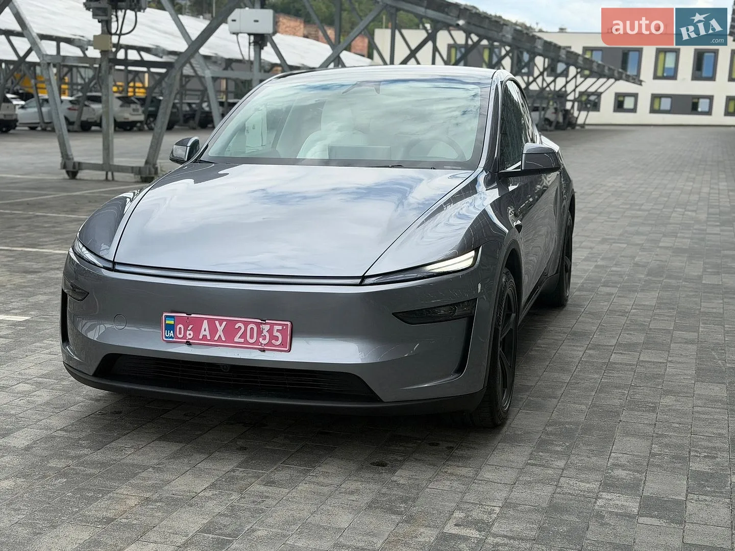 Tesla Model Y, 2025