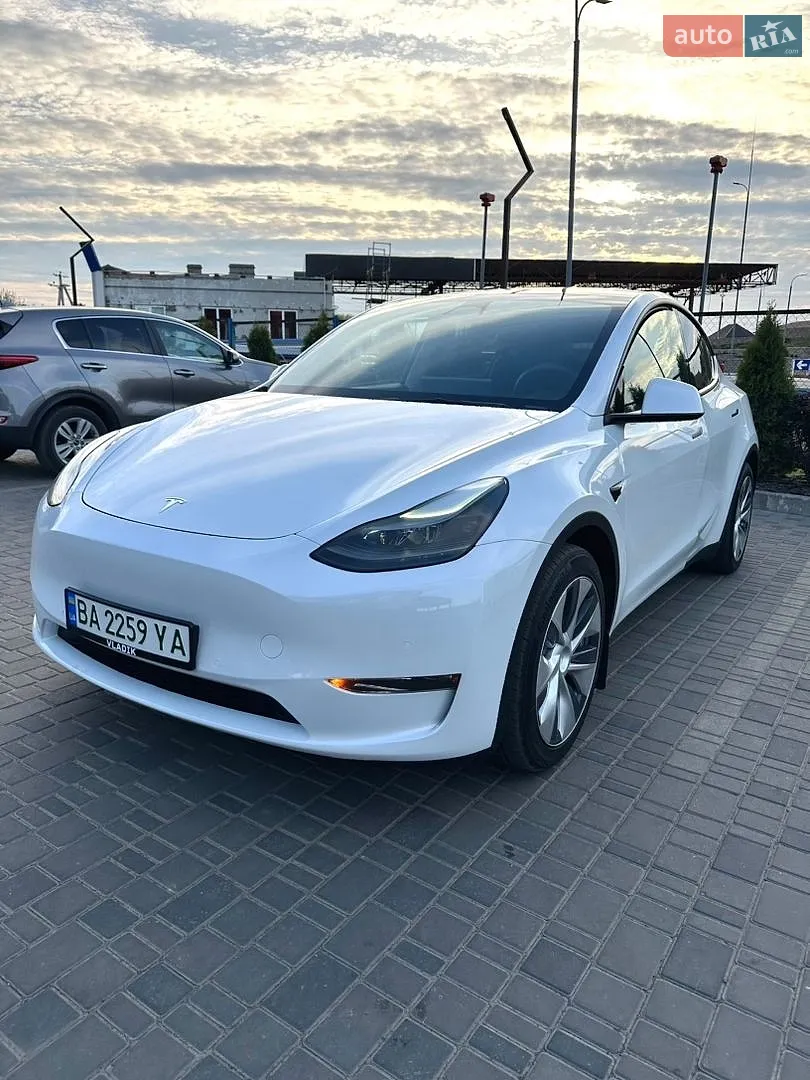 Tesla Model Y, 2022