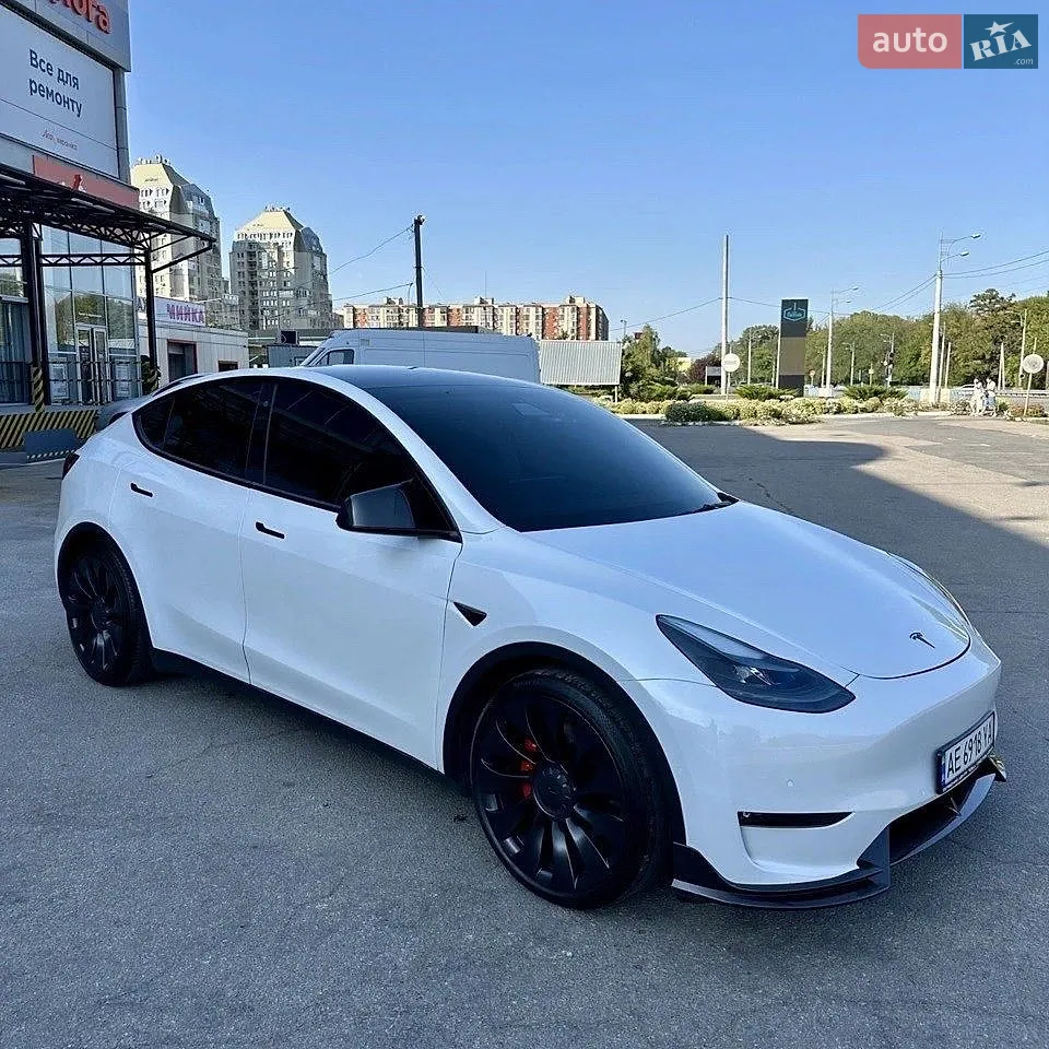 Tesla Model Y, 2022