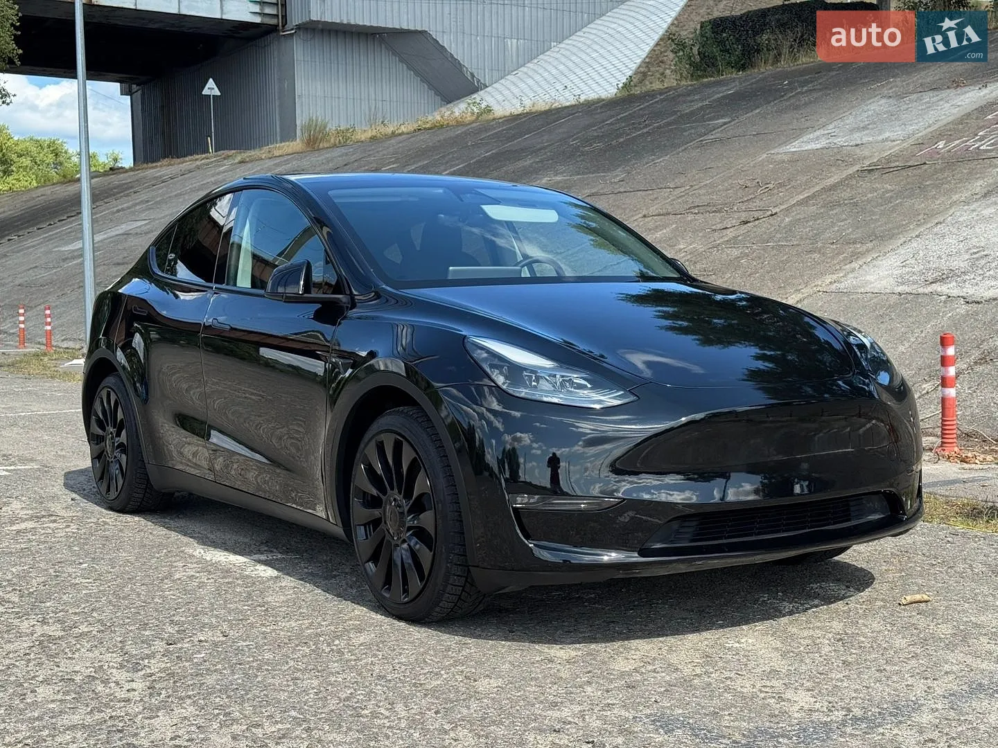 Tesla Model Y, 2023