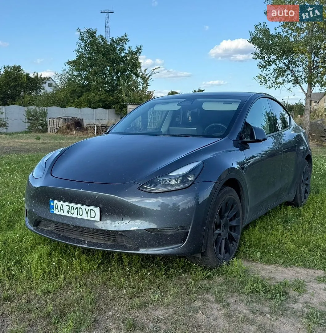 Tesla Model Y, 2023
