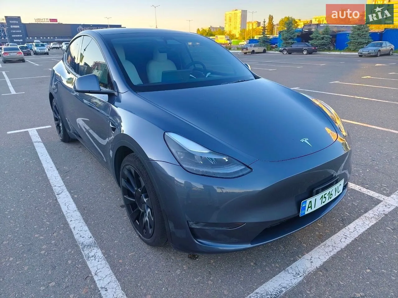 Tesla Model Y, 2023
