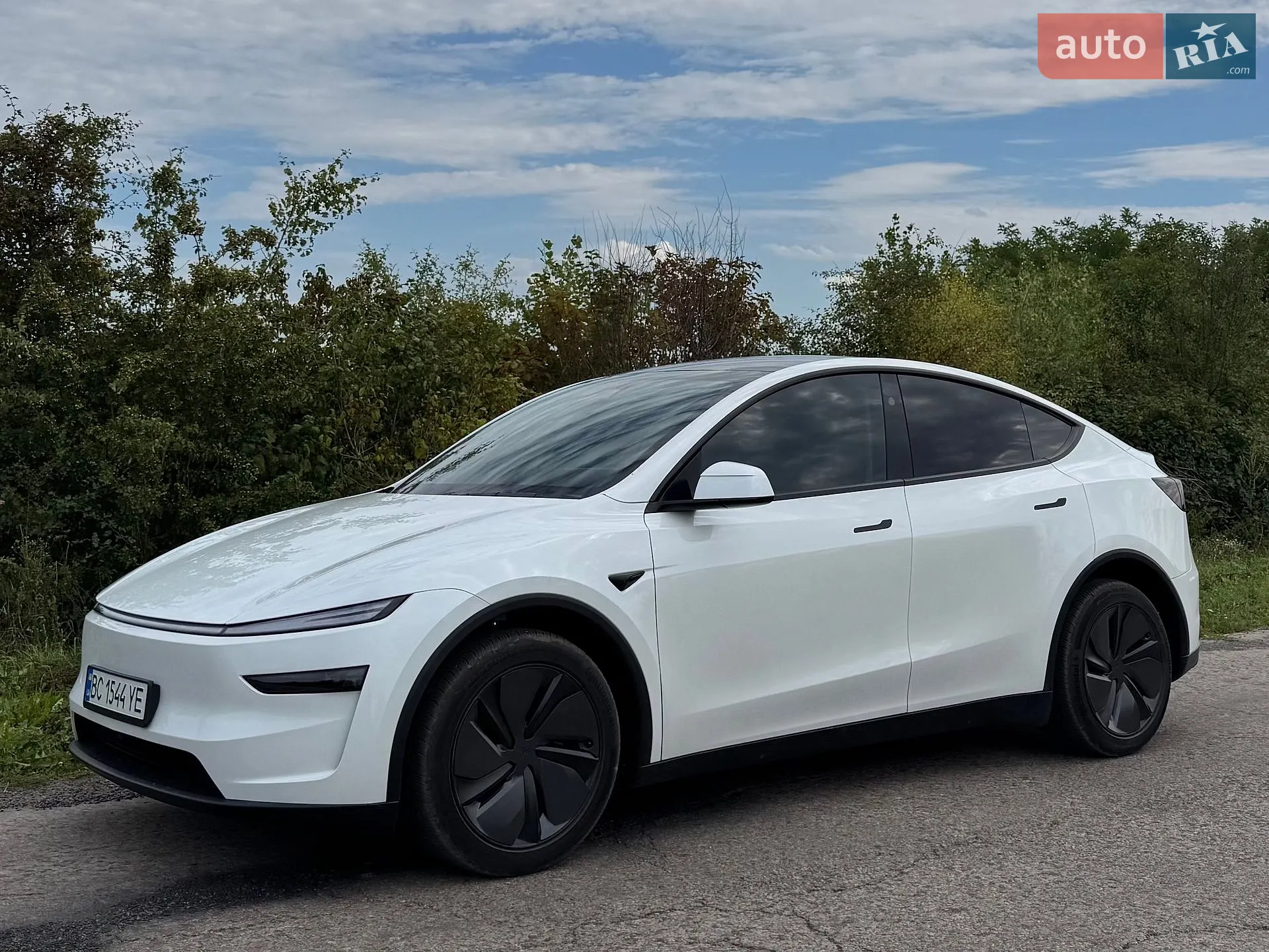 Tesla Model Y, 2025