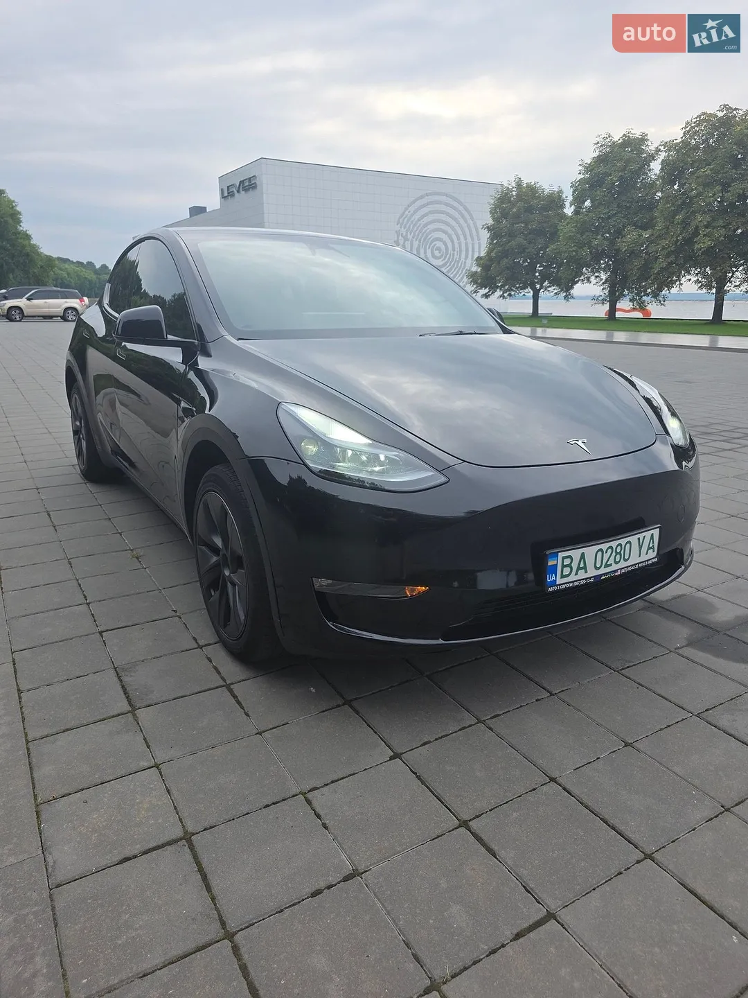 Tesla Model Y, 2024