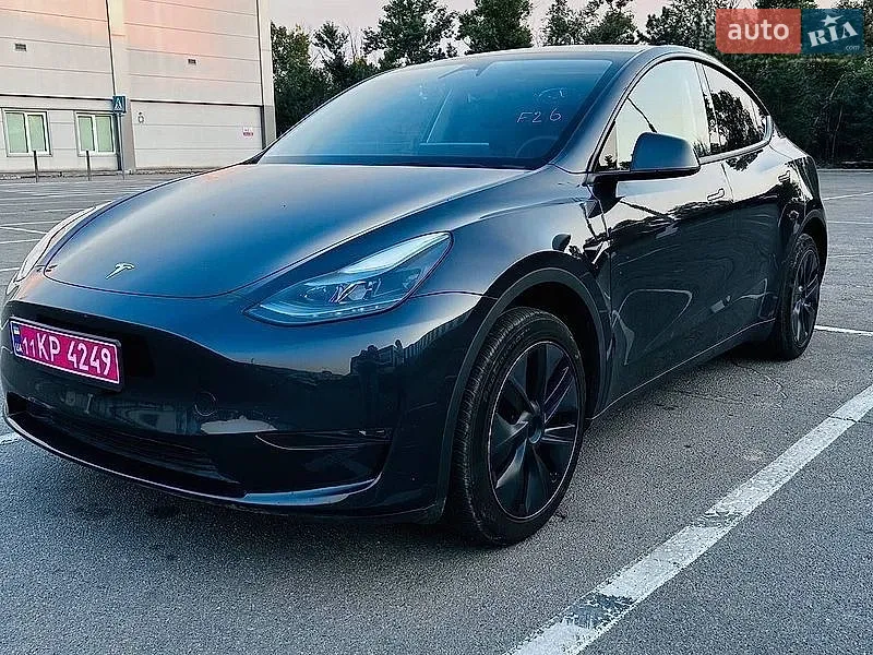 Tesla Model Y, 2024