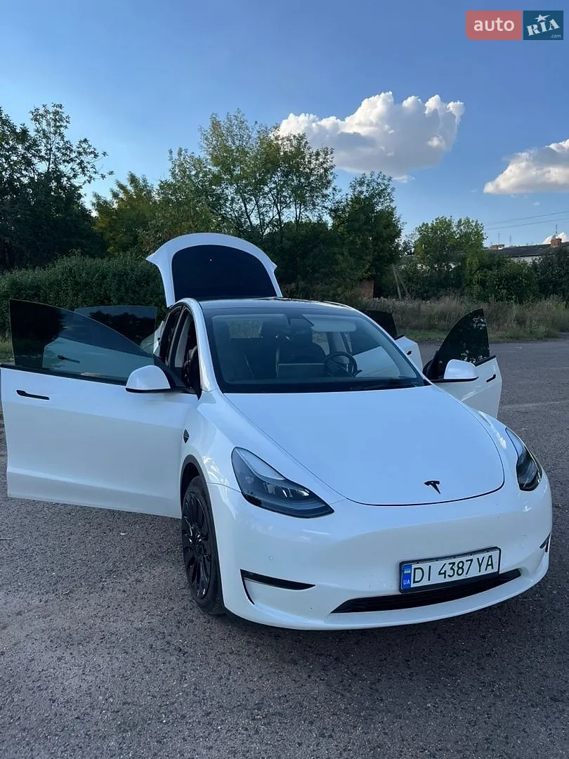 Tesla Model Y, 2022