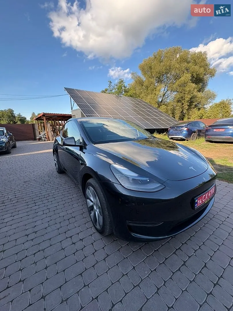 Tesla Model Y, 2024