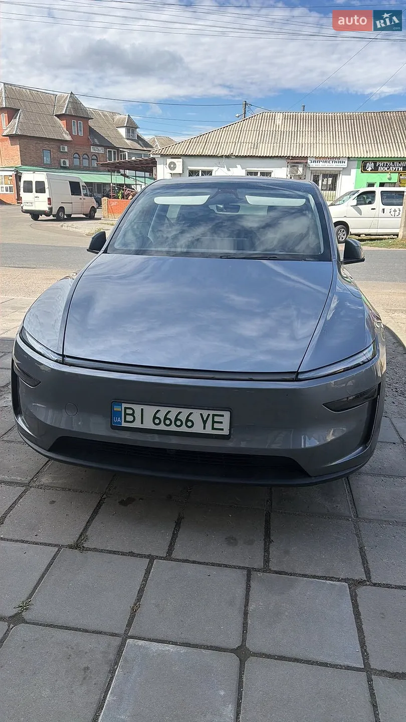 Tesla Model Y, 2025
