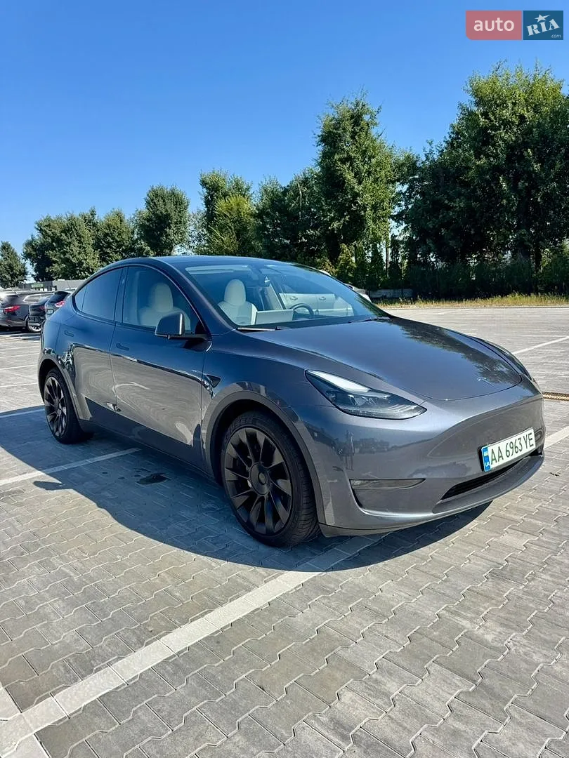 Tesla Model Y, 2023
