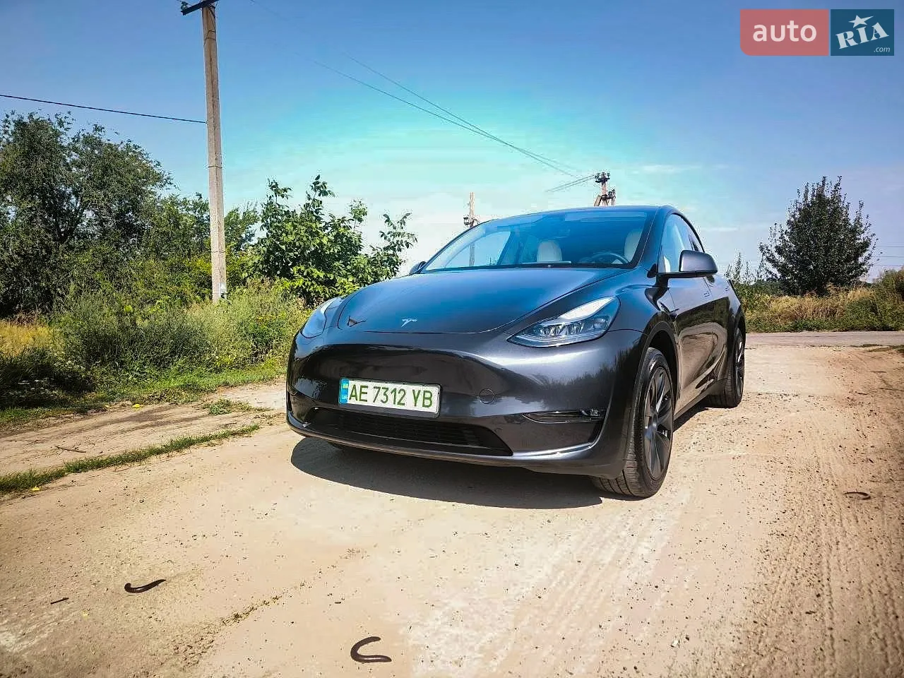 Tesla Model Y, 2024