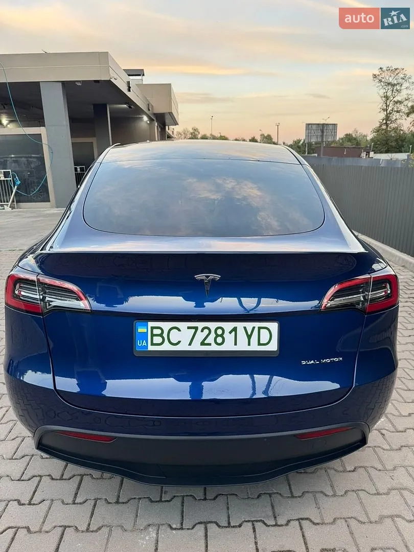 Tesla Model Y, 2024
