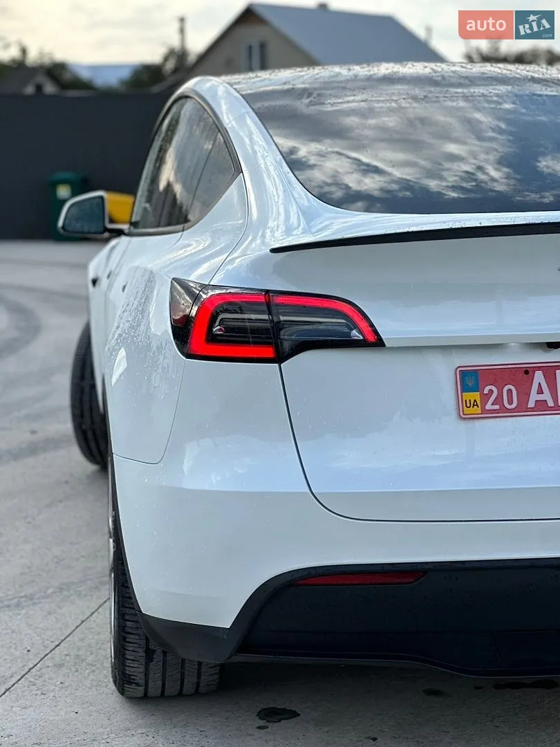 Tesla Model Y, 2023