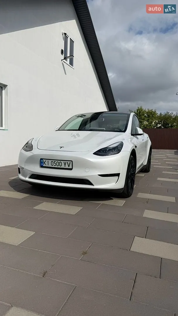 Tesla Model Y, 2023