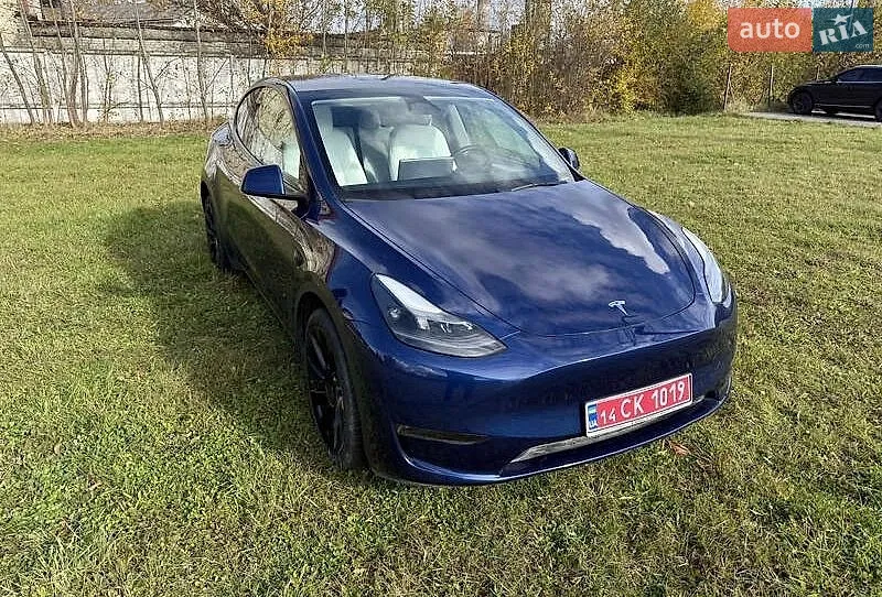 Tesla Model Y, 2023