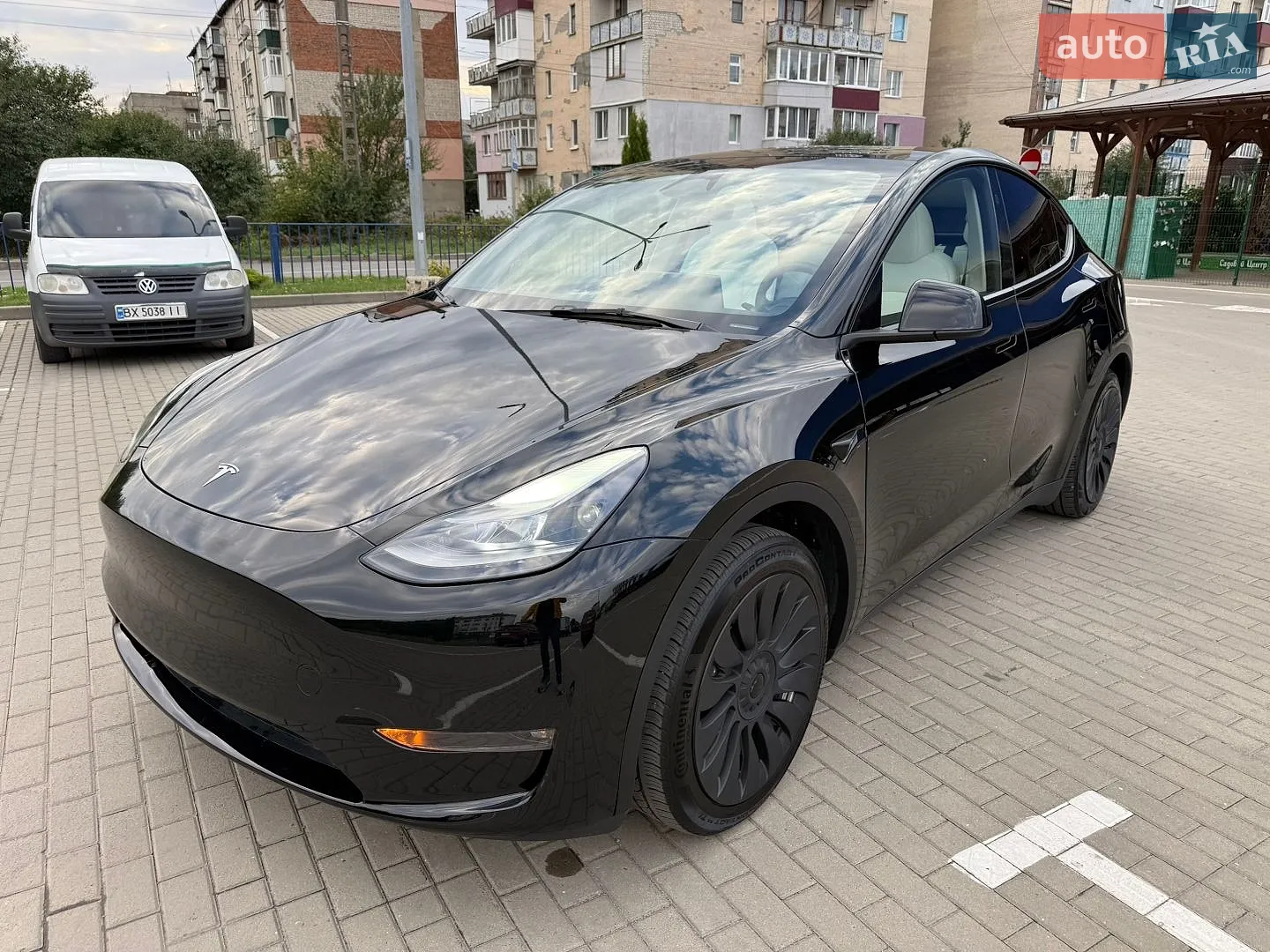 Tesla Model Y, 2023