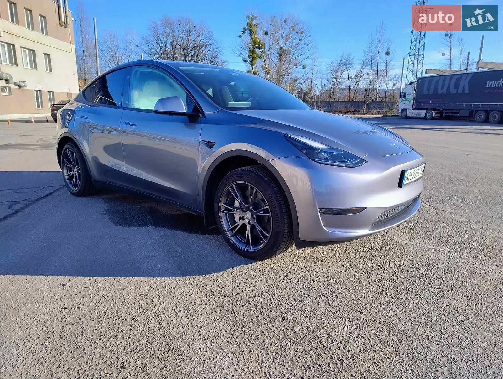 Tesla Model Y, 2024