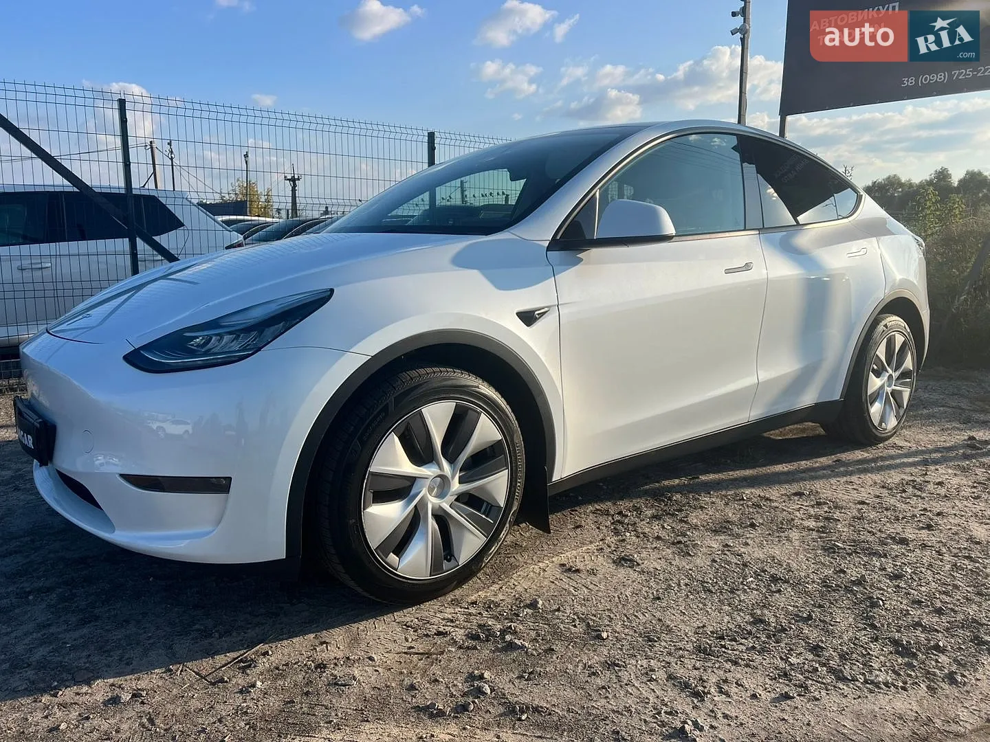 Tesla Model Y, 2023