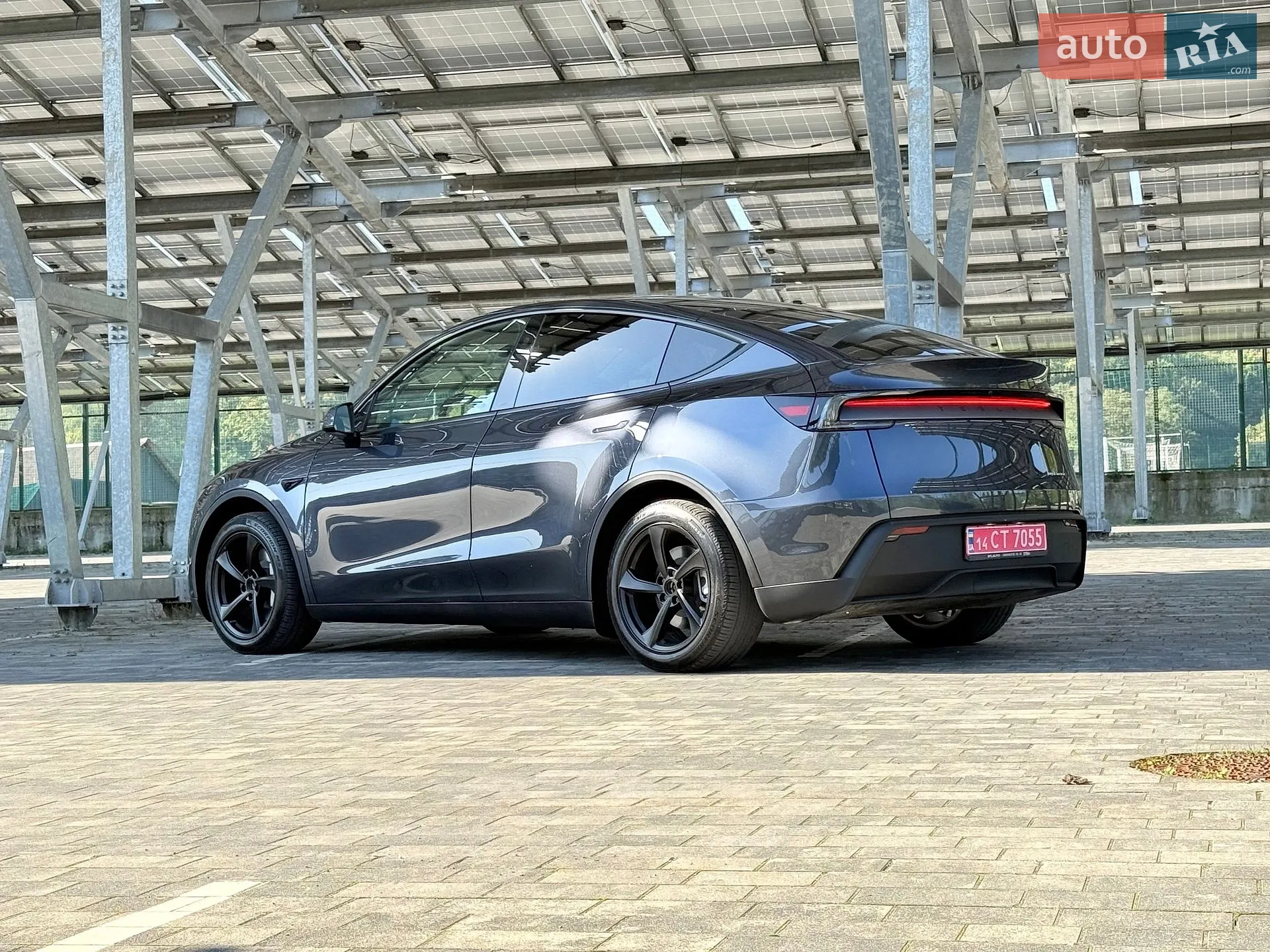 Tesla Model Y, 2025