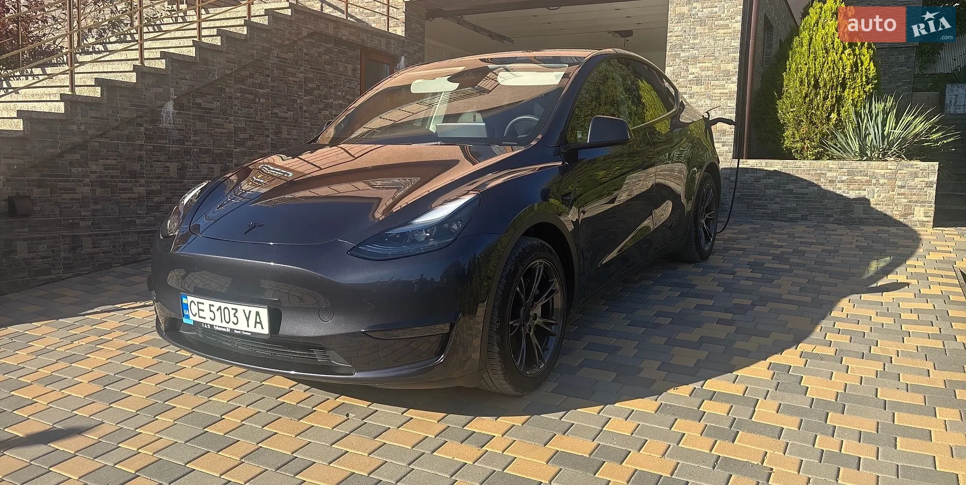 Tesla Model Y, 2024