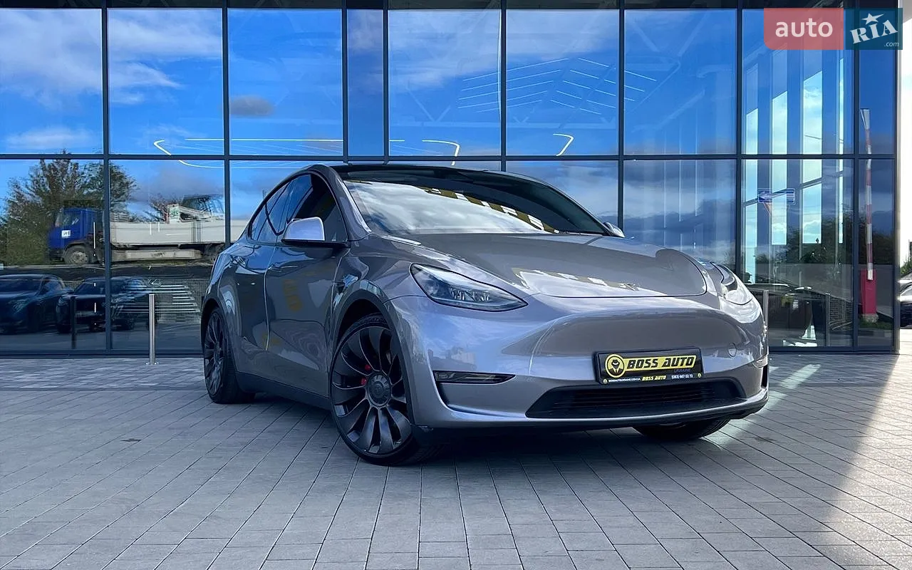 Tesla Model Y, 2024
