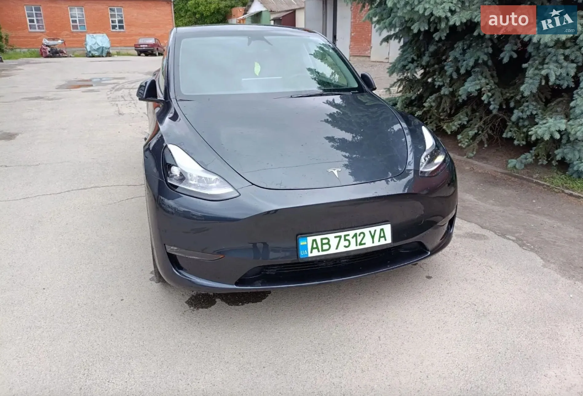 Tesla Model Y, 2024
