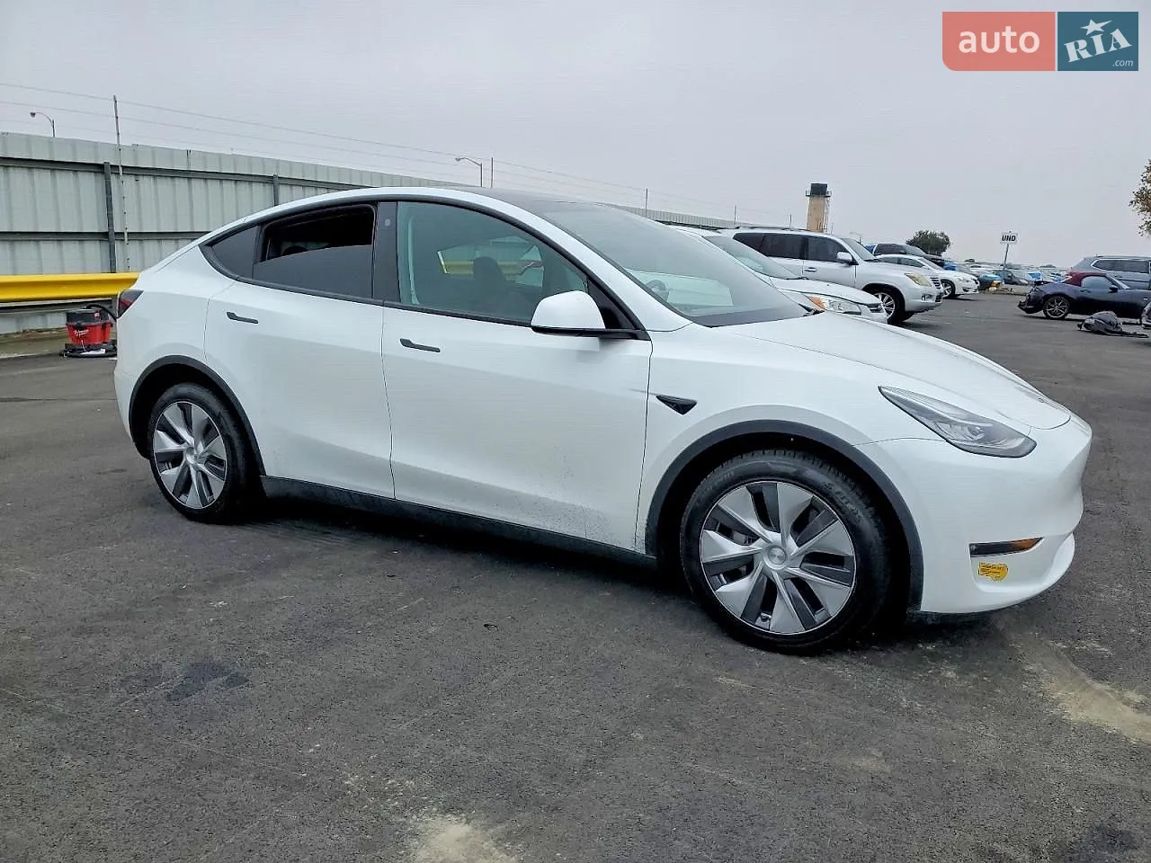 Tesla Model Y, 2023