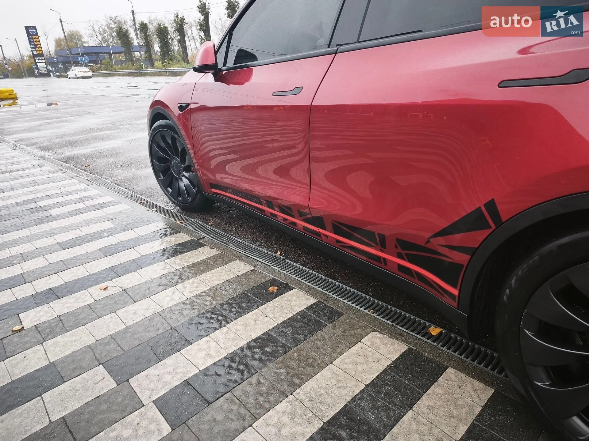 Tesla Model Y 2024 — 1