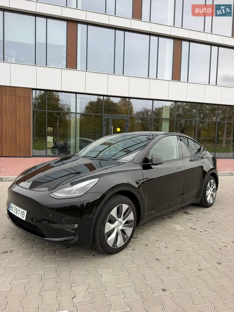 Tesla Model Y, 2024