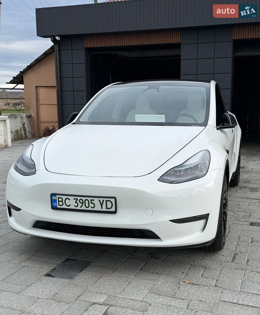 Tesla Model Y, 2022