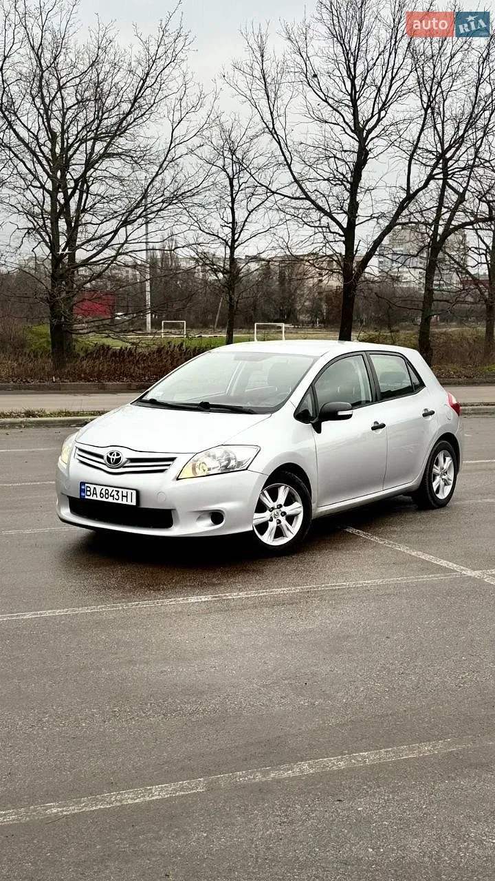 Toyota Auris, 2011