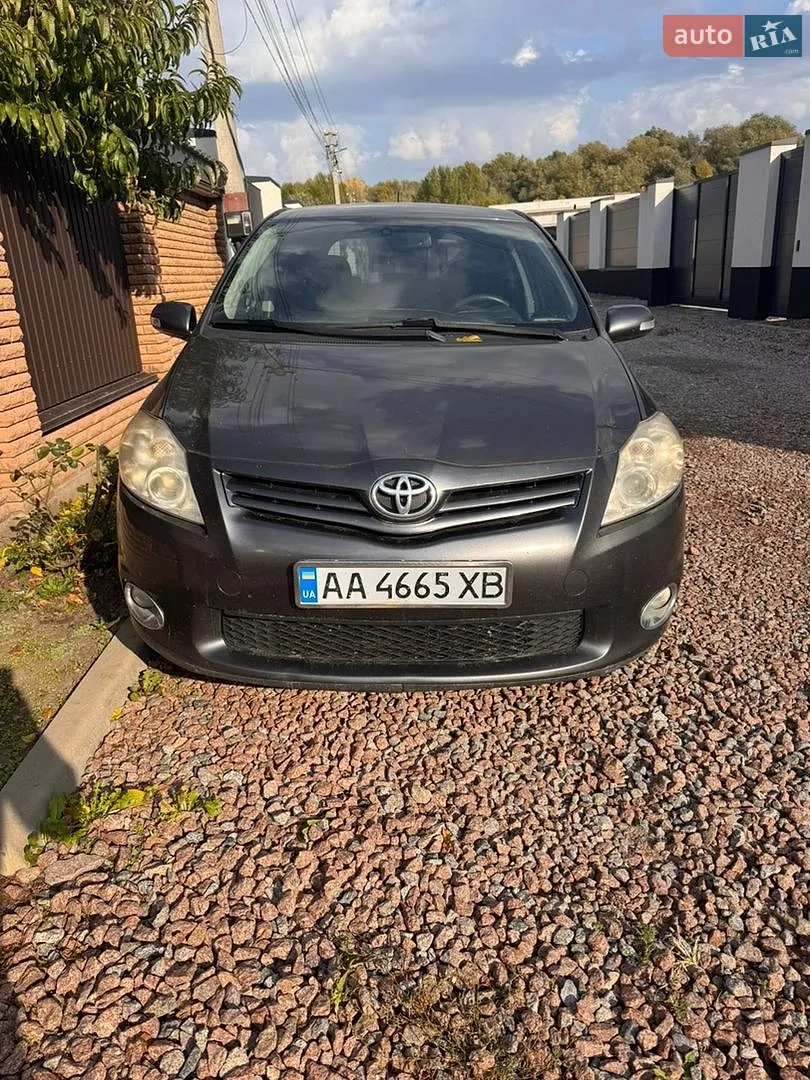 Toyota Auris, 2011