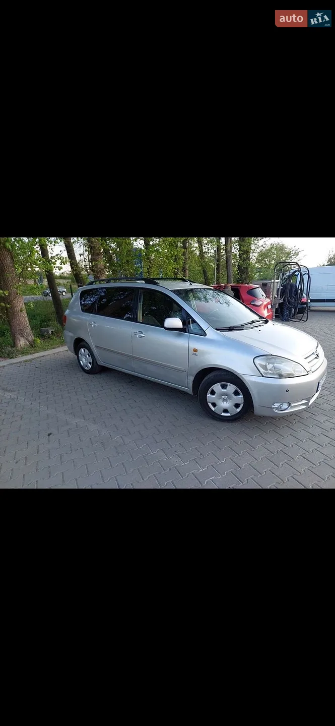 Toyota Avensis Verso, 2001