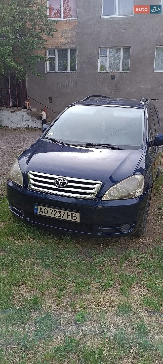 Toyota Avensis Verso, 2001