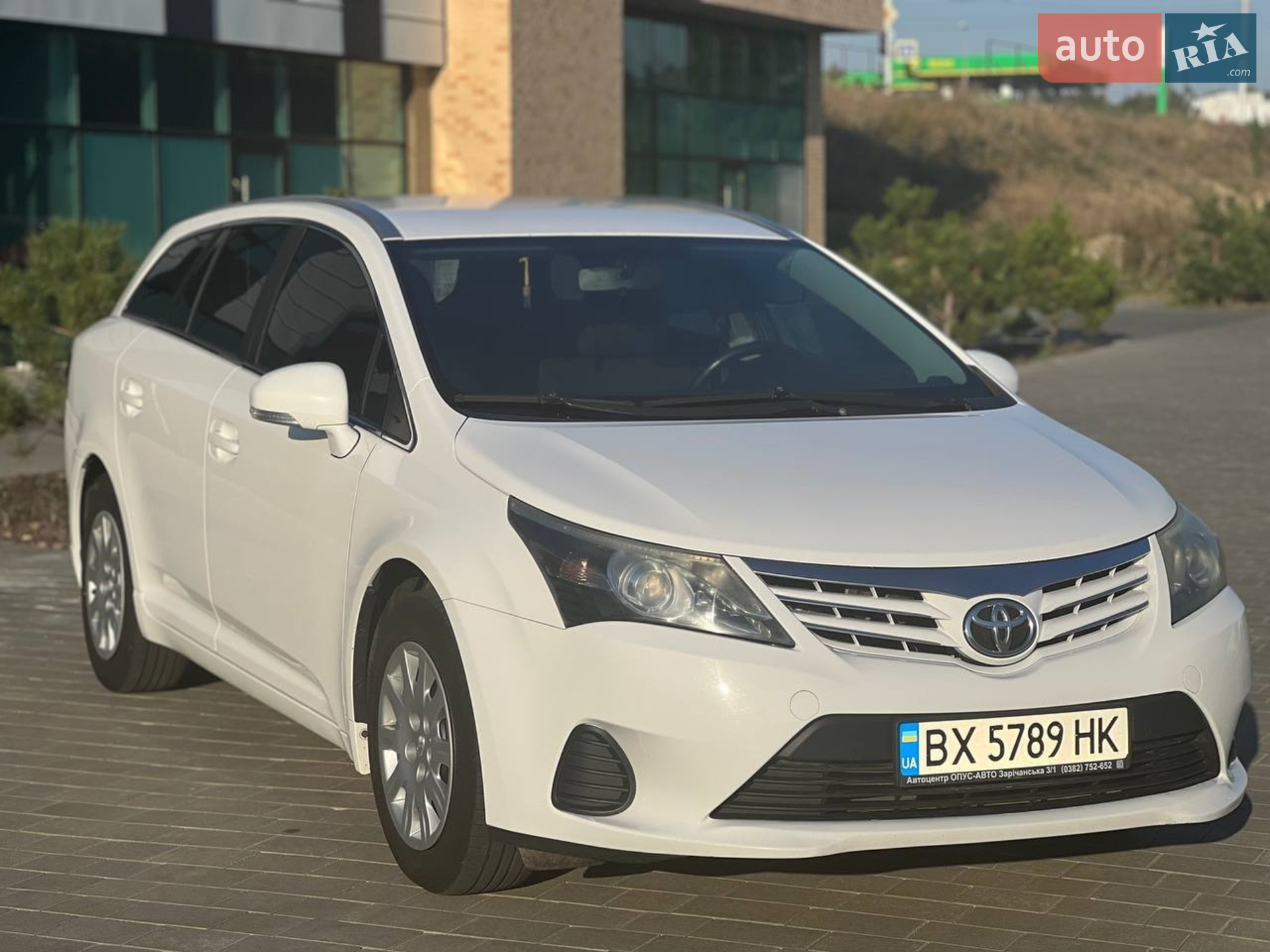 Toyota Avensis 2012 — 1