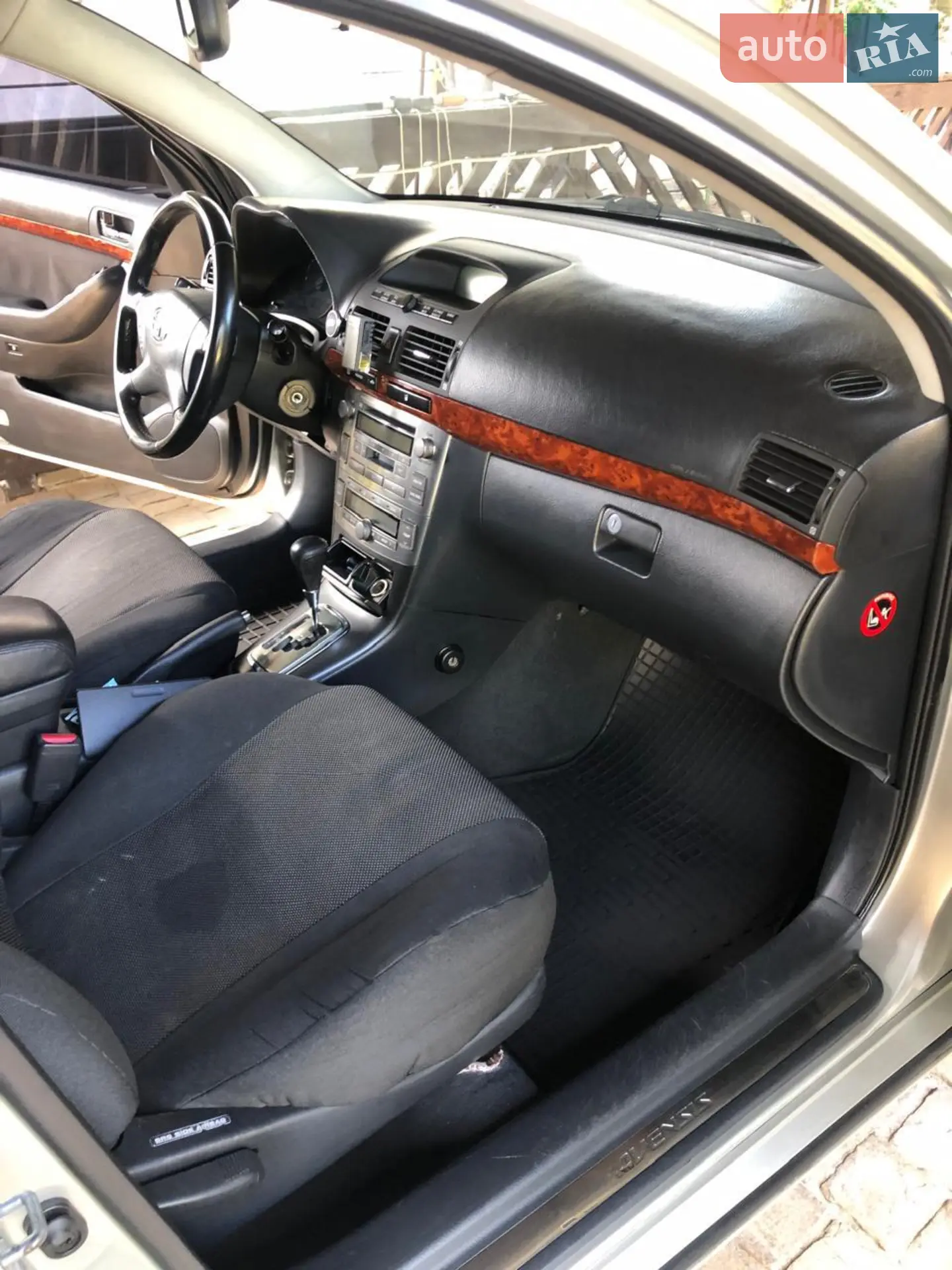 Toyota Avensis, 2005